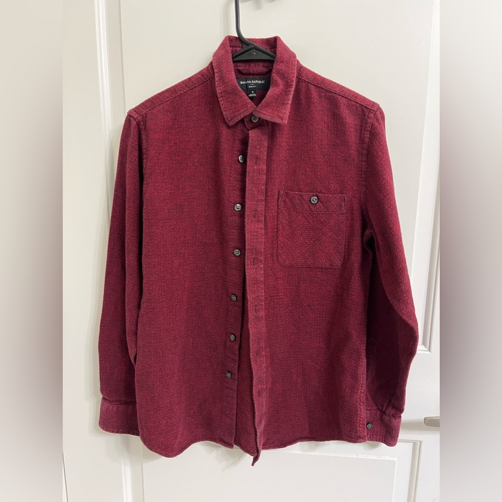 Men’s Small Banana Republic Long Sleeve Shirt in Dark Red